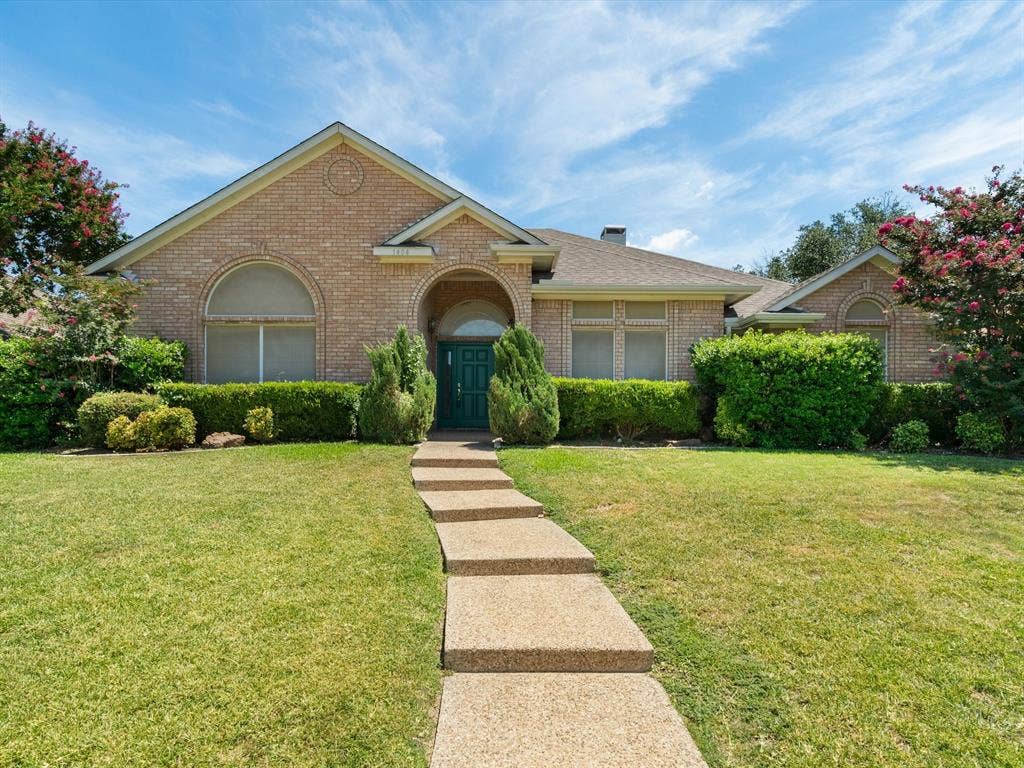 1404 Land Drive, Plano, TX 75093 1404 Land Drive, Plano, TX 75093