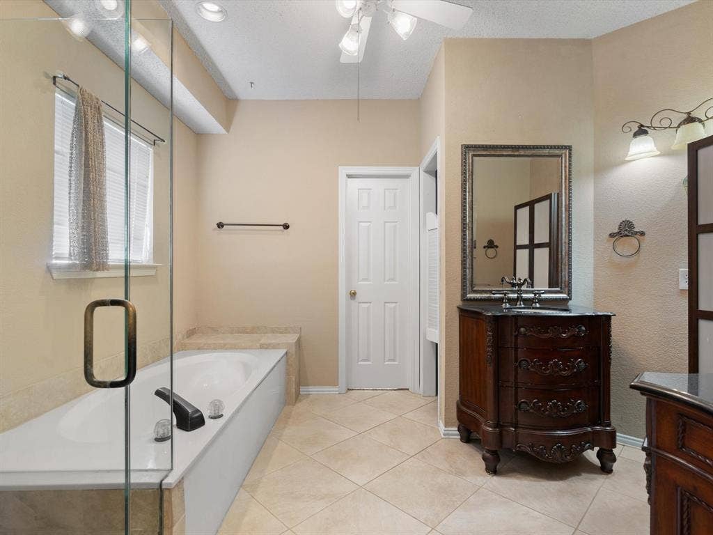 1404 Land Drive, Plano, TX 75093 1404 Land Drive, Plano, TX 75093