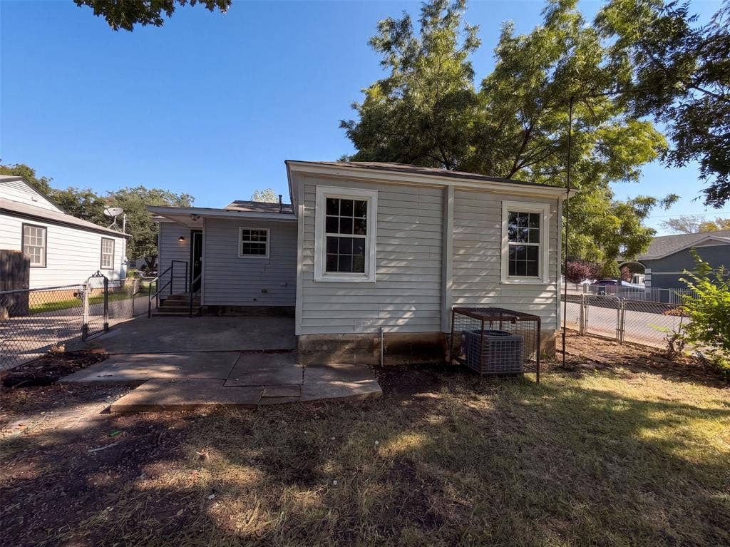 3802 Poinsettia Drive, Dallas, TX 75211