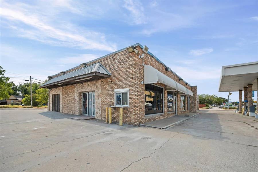 Property photo for 407 W Ennis Avenue, Ennis, TX