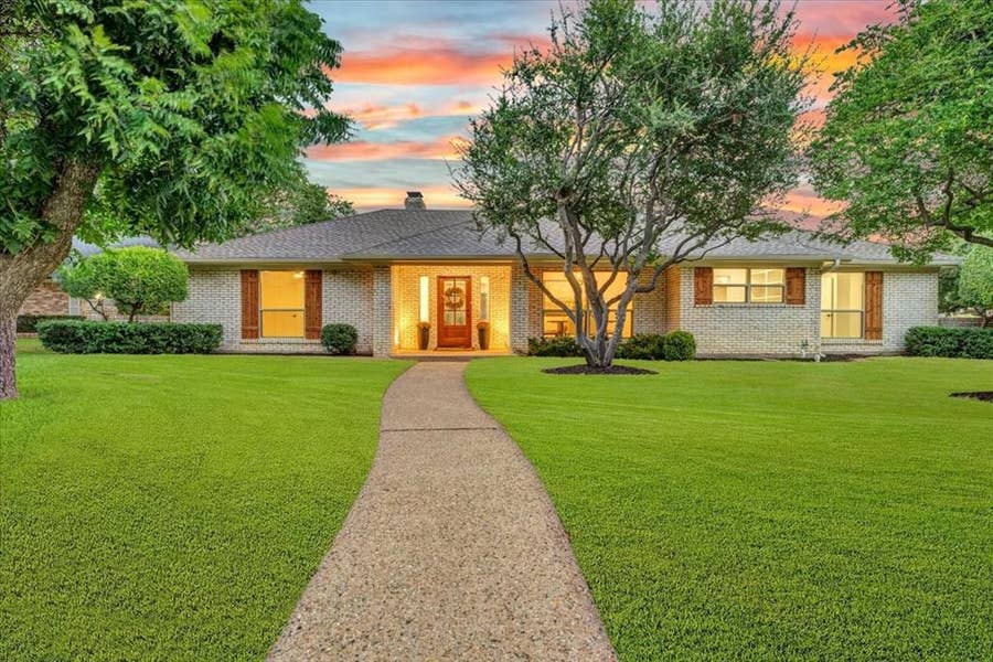 Property photo for 2801 W Aspen Court, Plano, TX