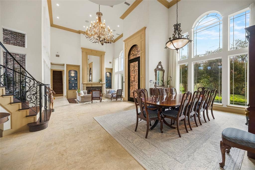 508 Moraine Way, Heath, TX 75032 Beautiful architectural details and generous space for entertaining.