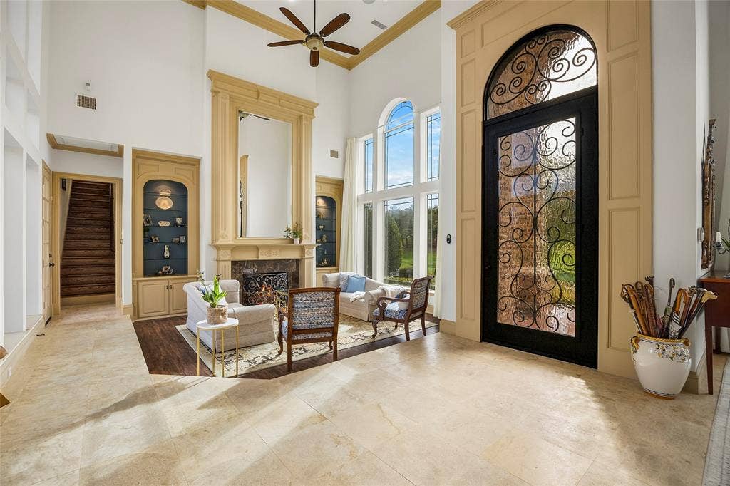 508 Moraine Way, Heath, TX 75032 Grand two-story entry featuring beautiful millwork and abundant natural light.