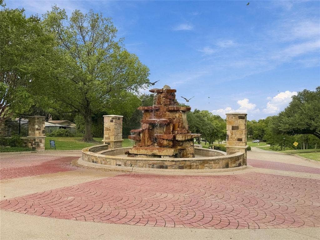 508 Moraine Way, Heath, TX 75032 Welcome home to Moraine Way, one of the most desirable neighborhoods in Heath, TX.