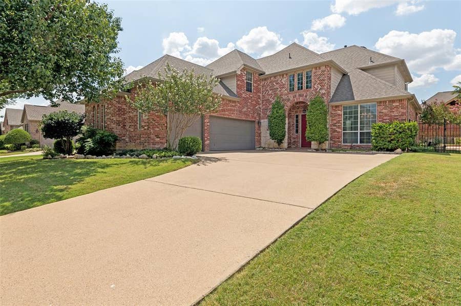 Property photo for 1807 Lake Glen Trail, Mansfield, TX
