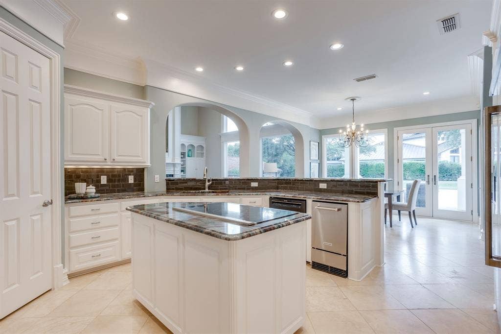 6800 Oak Hill Drive, Fort Worth, TX 76132 6800 Oak Hill Drive, Fort Worth, TX 76132