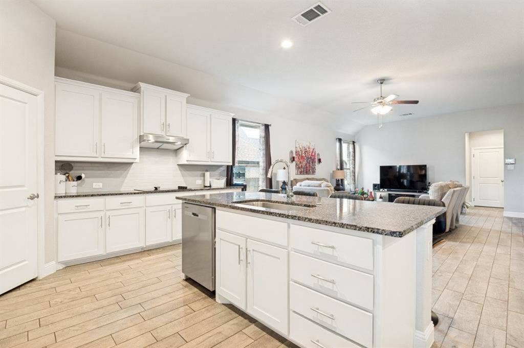 1006 Summer Grove Drive, Midlothian, TX 76065