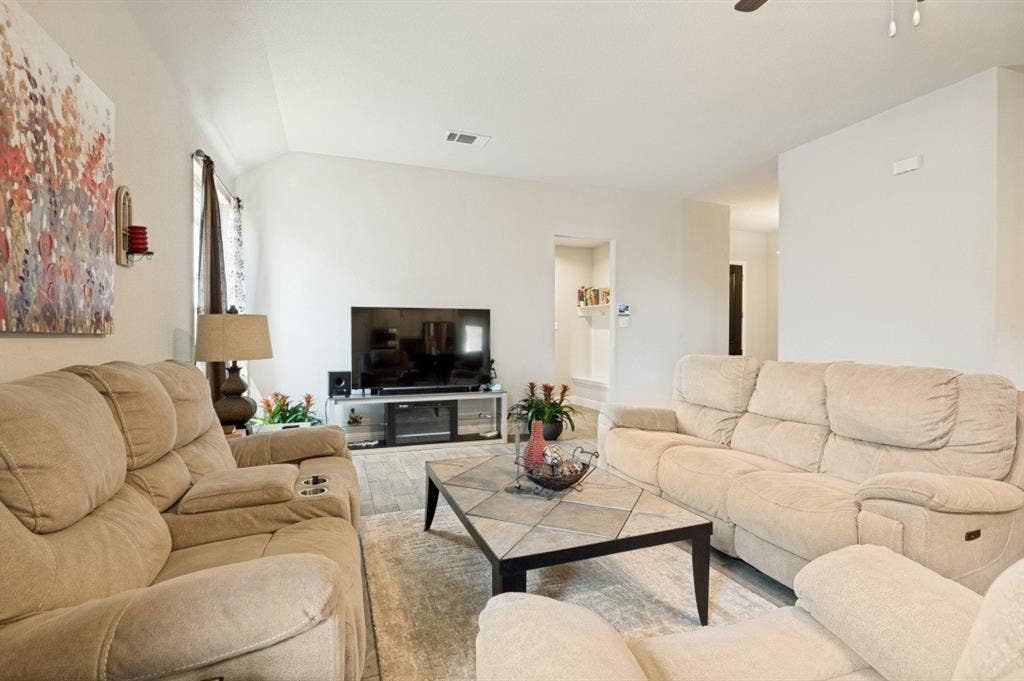 1006 Summer Grove Drive, Midlothian, TX 76065