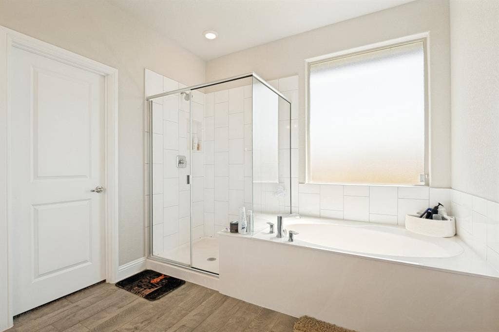 1006 Summer Grove Drive, Midlothian, TX 76065