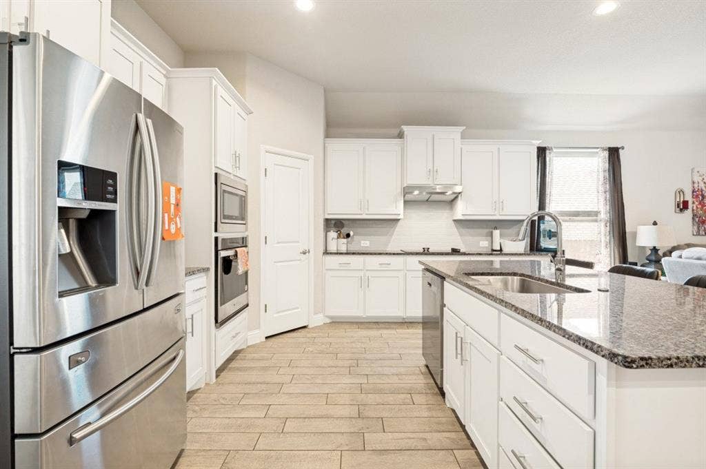 1006 Summer Grove Drive, Midlothian, TX 76065