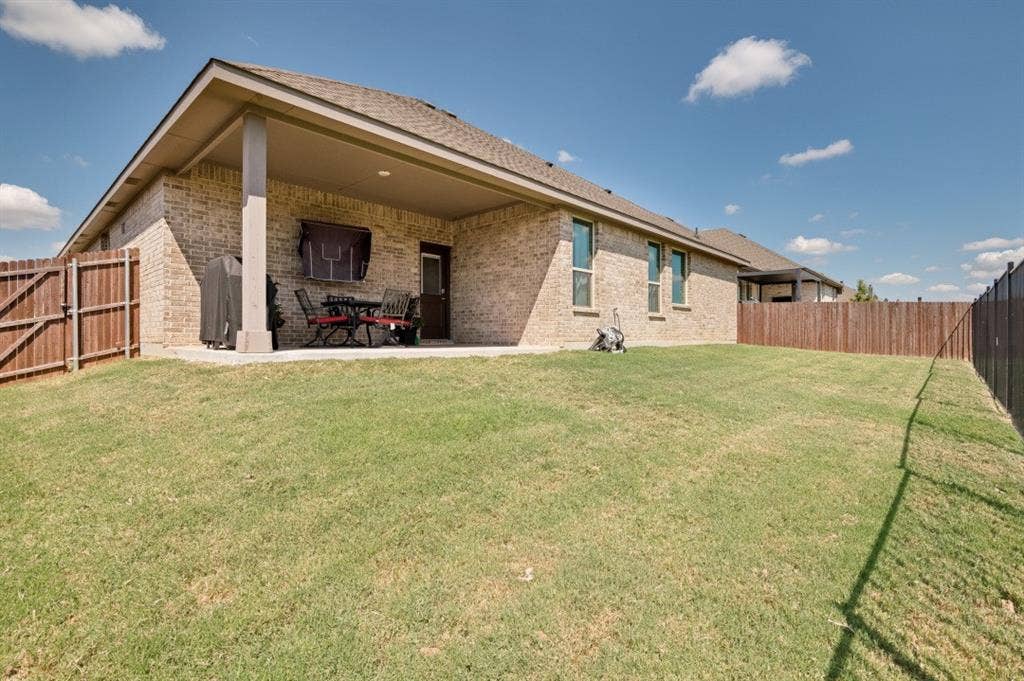 1006 Summer Grove Drive, Midlothian, TX 76065