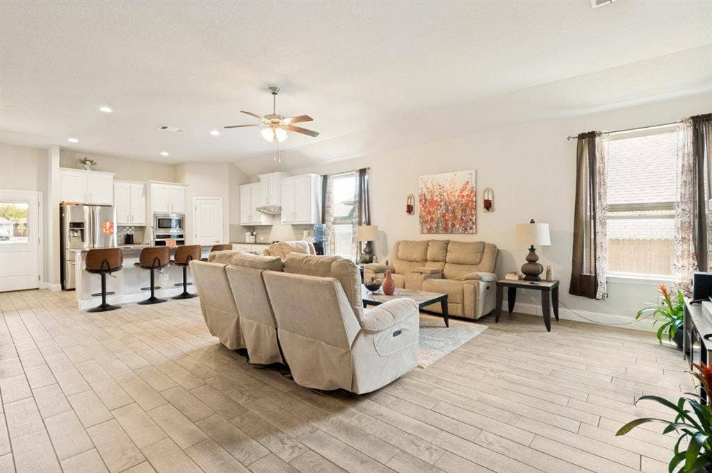1006 Summer Grove Drive, Midlothian, TX 76065