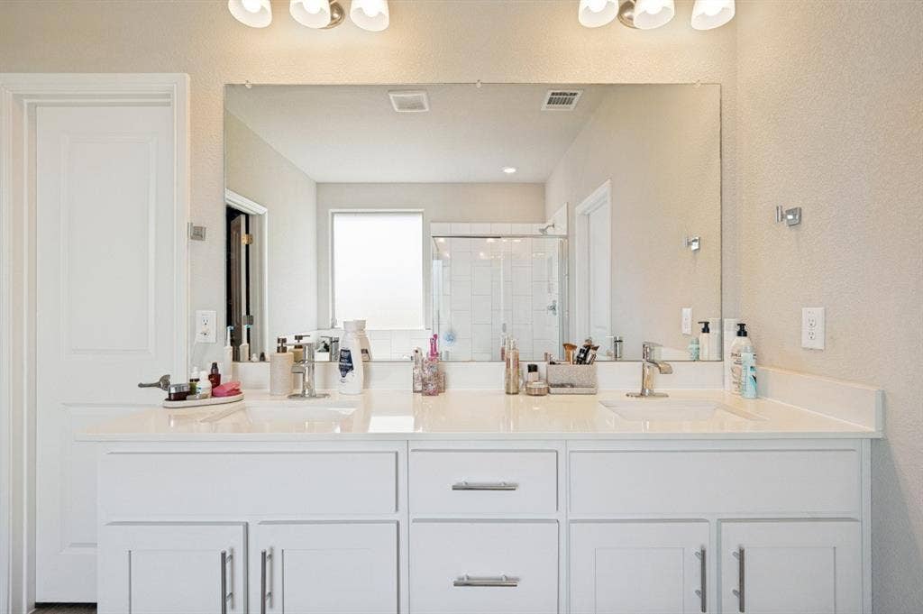 1006 Summer Grove Drive, Midlothian, TX 76065