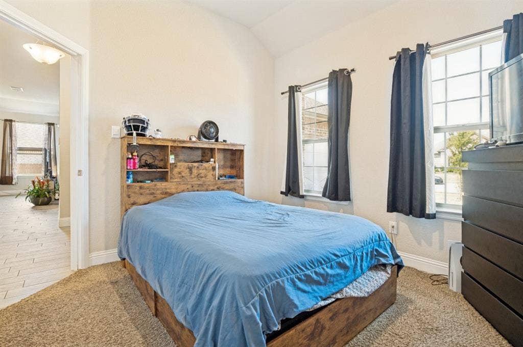 1006 Summer Grove Drive, Midlothian, TX 76065