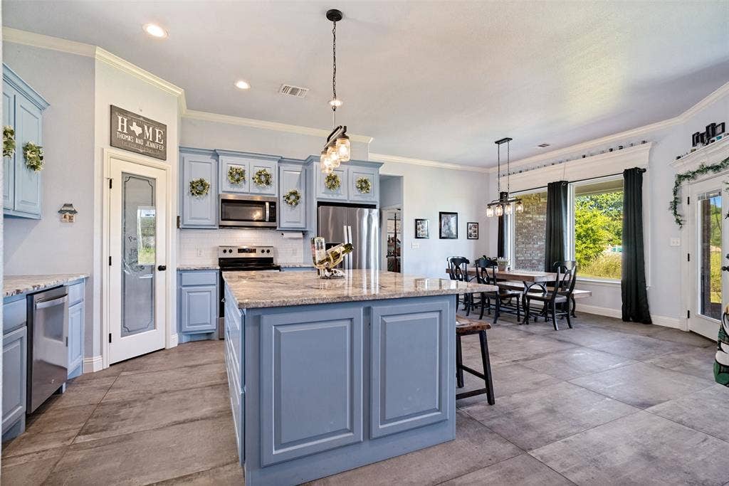 2128 Christine Drive, Granbury, TX 76048