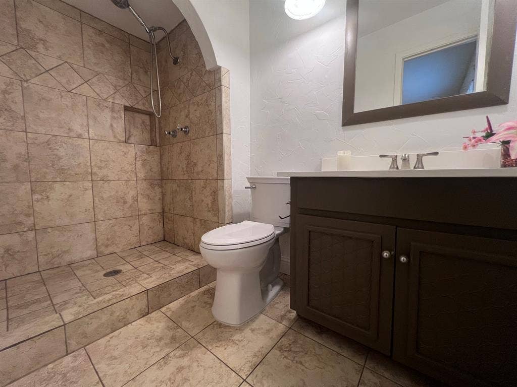 3925 Villa Downs Drive, Plano, TX 75023 Tiled walk-in shower with integrated niche and chrome fixtures