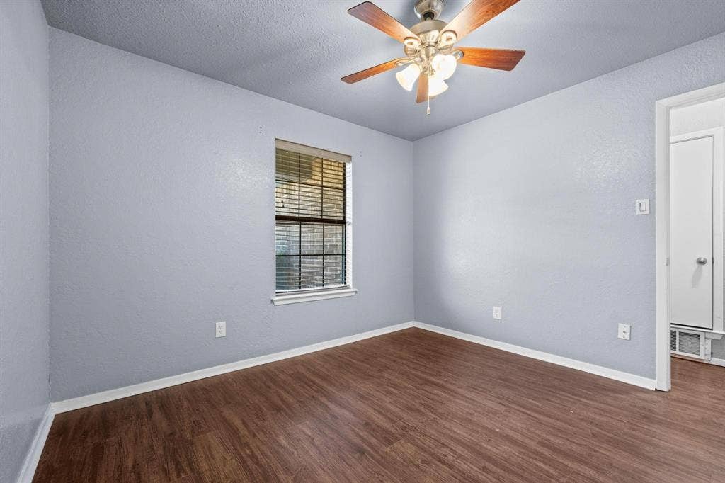 1729 W Doyle Street, Granbury, TX 76048 1729 W Doyle Street, Granbury, TX 76048