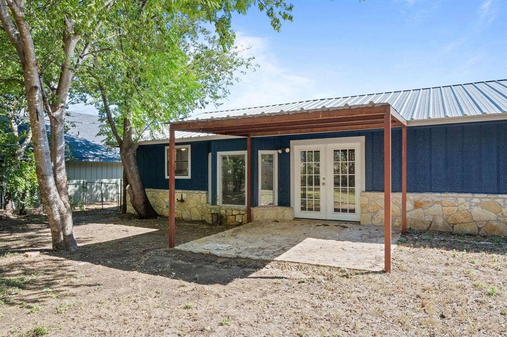1729 W Doyle Street, Granbury, TX 76048 1729 W Doyle Street, Granbury, TX 76048