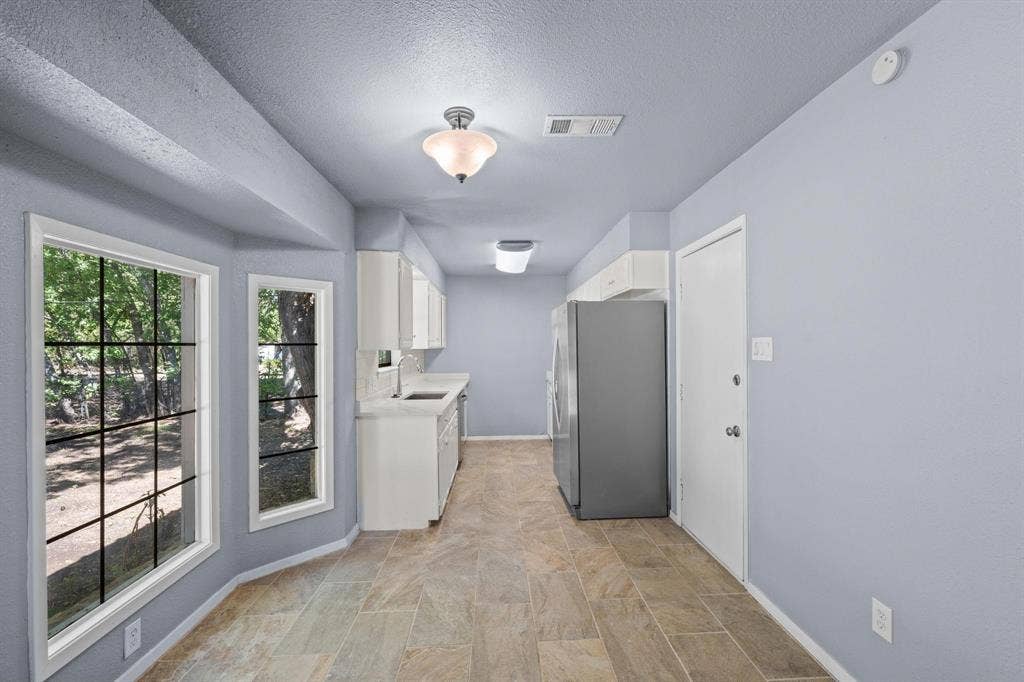1729 W Doyle Street, Granbury, TX 76048 1729 W Doyle Street, Granbury, TX 76048