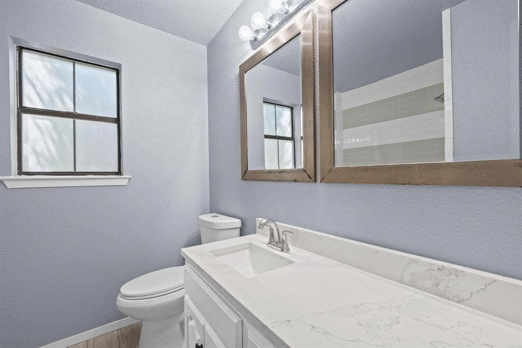 1729 W Doyle Street, Granbury, TX 76048 1729 W Doyle Street, Granbury, TX 76048
