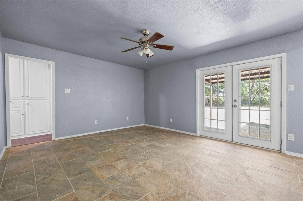 1729 W Doyle Street, Granbury, TX 76048 1729 W Doyle Street, Granbury, TX 76048