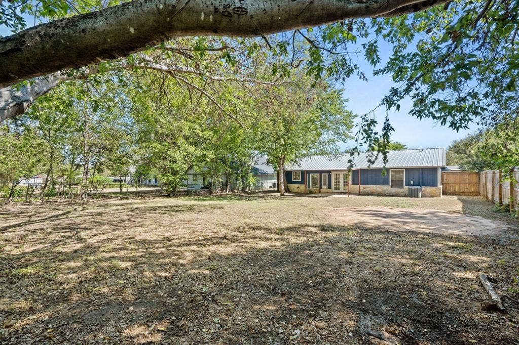 1729 W Doyle Street, Granbury, TX 76048 1729 W Doyle Street, Granbury, TX 76048