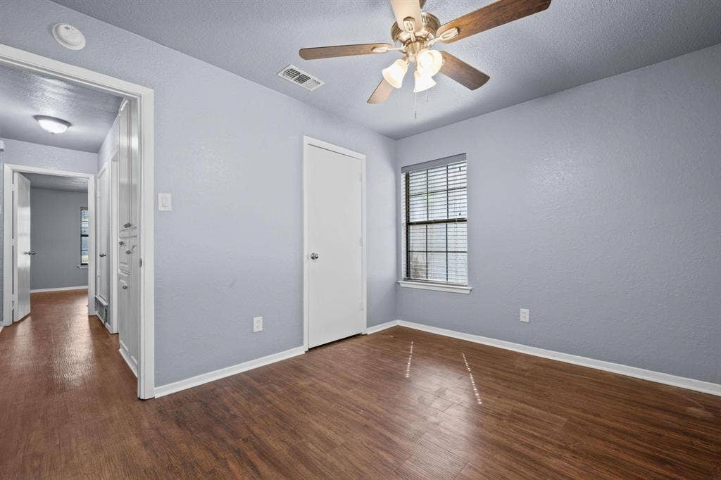 1729 W Doyle Street, Granbury, TX 76048 1729 W Doyle Street, Granbury, TX 76048