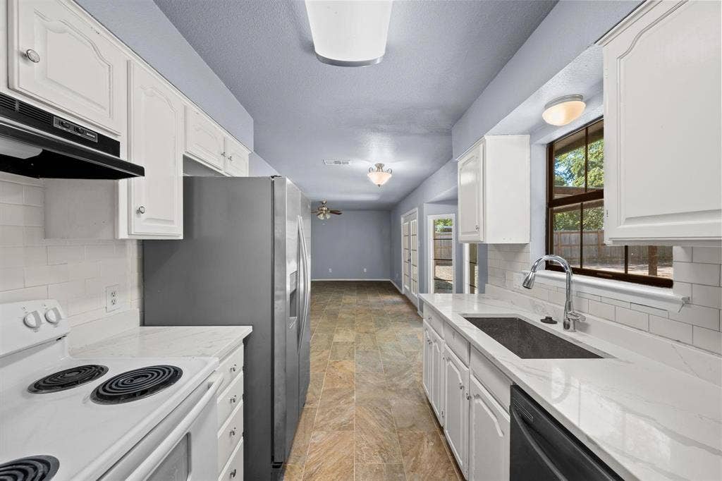 1729 W Doyle Street, Granbury, TX 76048 1729 W Doyle Street, Granbury, TX 76048