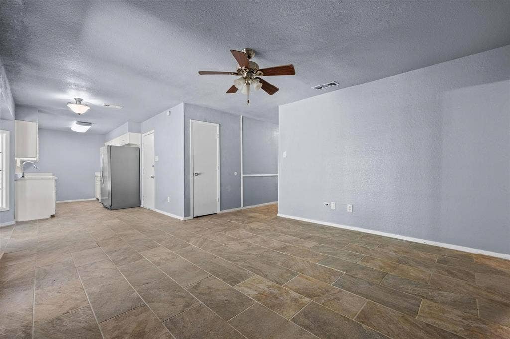 1729 W Doyle Street, Granbury, TX 76048 1729 W Doyle Street, Granbury, TX 76048