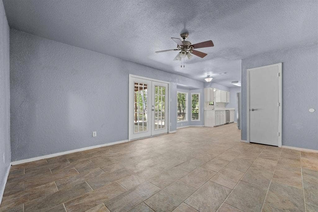 1729 W Doyle Street, Granbury, TX 76048 1729 W Doyle Street, Granbury, TX 76048