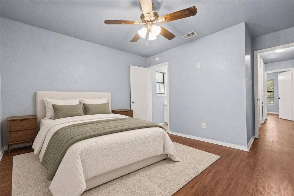 1729 W Doyle Street, Granbury, TX 76048 1729 W Doyle Street, Granbury, TX 76048