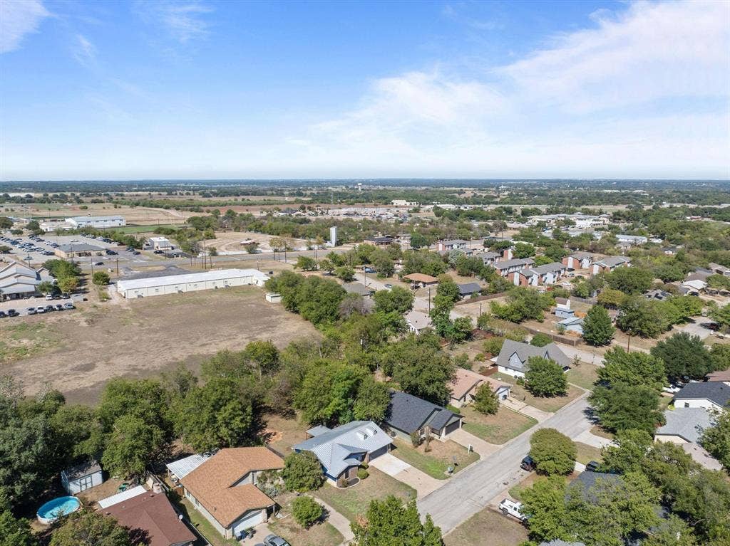 1729 W Doyle Street, Granbury, TX 76048 1729 W Doyle Street, Granbury, TX 76048