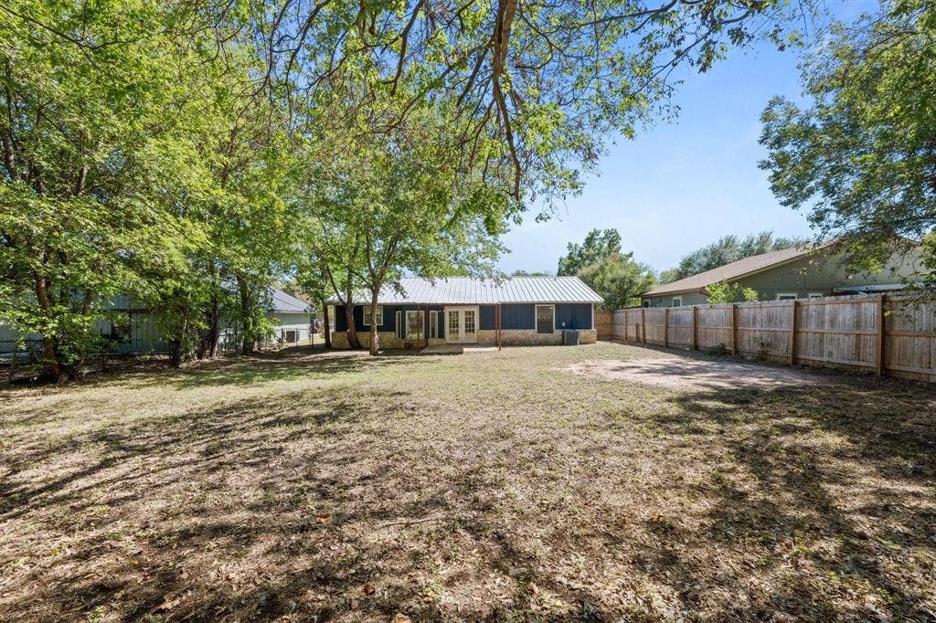 1729 W Doyle Street, Granbury, TX 76048 1729 W Doyle Street, Granbury, TX 76048