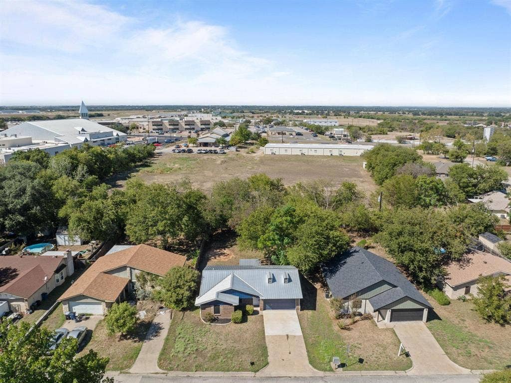 1729 W Doyle Street, Granbury, TX 76048 1729 W Doyle Street, Granbury, TX 76048