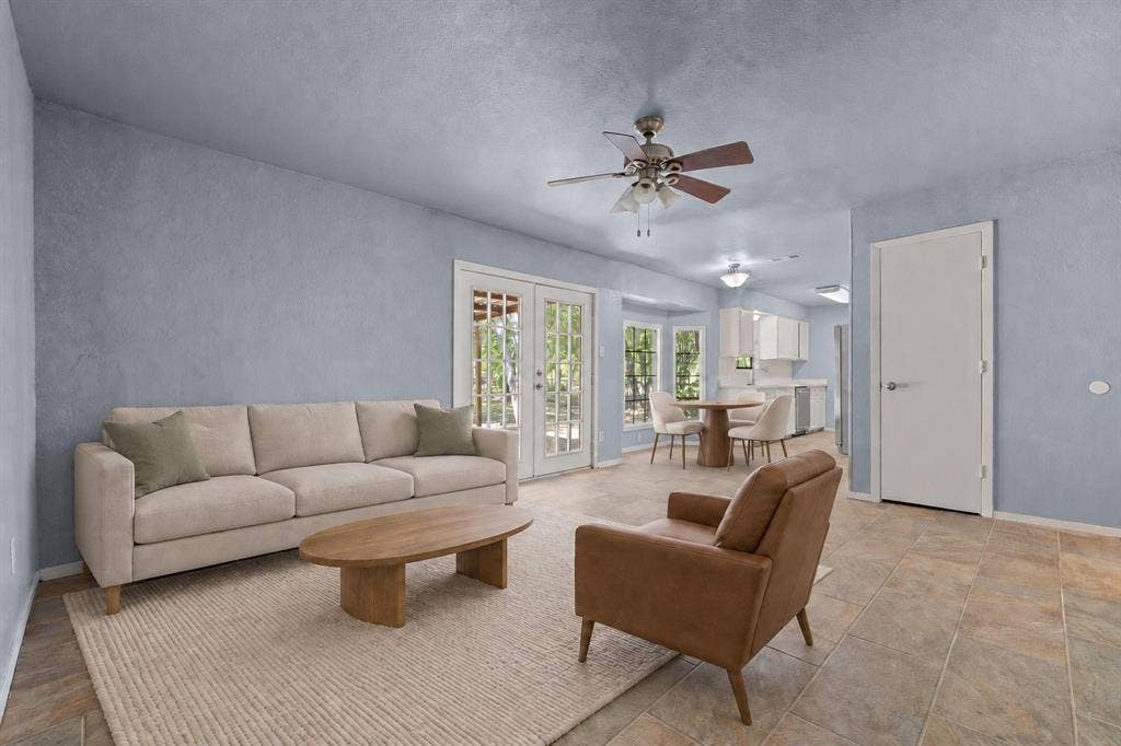 1729 W Doyle Street, Granbury, TX 76048 1729 W Doyle Street, Granbury, TX 76048