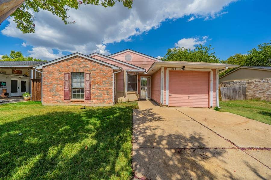Property photo for 2031 Sharpshire Lane, Arlington, TX