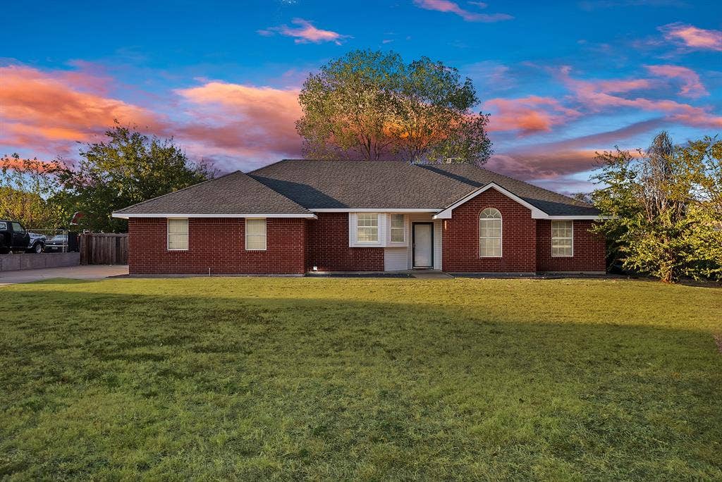 317 Anita Lane, Waxahachie, TX 75165
