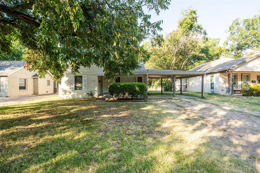Property photo for 121 W Damon Street, Terrell, TX