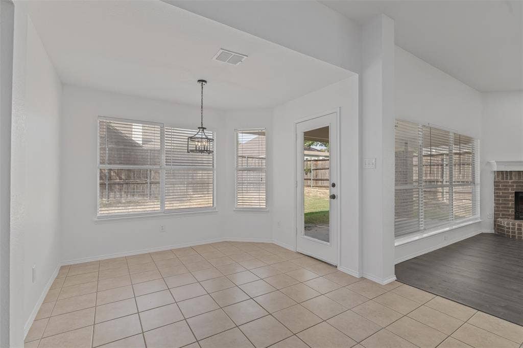 2809 Hollow Ridge Drive, Denton, TX 76210 Breakfast area just off the kitchen