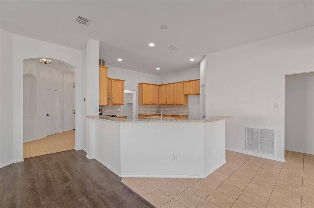 2809 Hollow Ridge Drive, Denton, TX 76210 Refreshed kitchen with breakfast bar