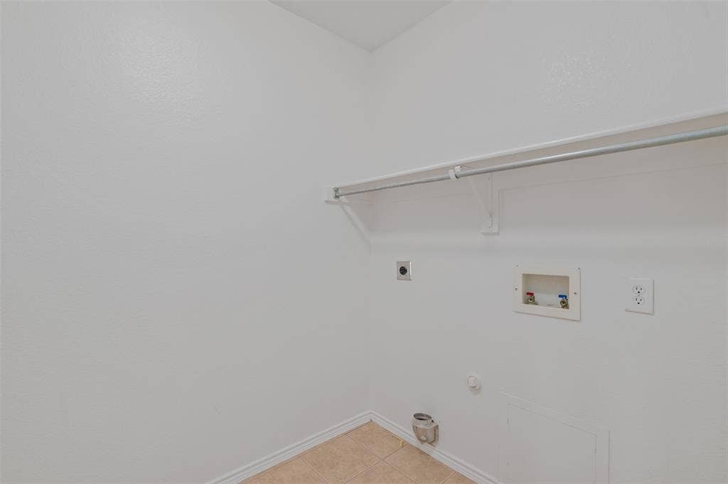 2809 Hollow Ridge Drive, Denton, TX 76210 2809 Hollow Ridge Drive, Denton, TX 76210