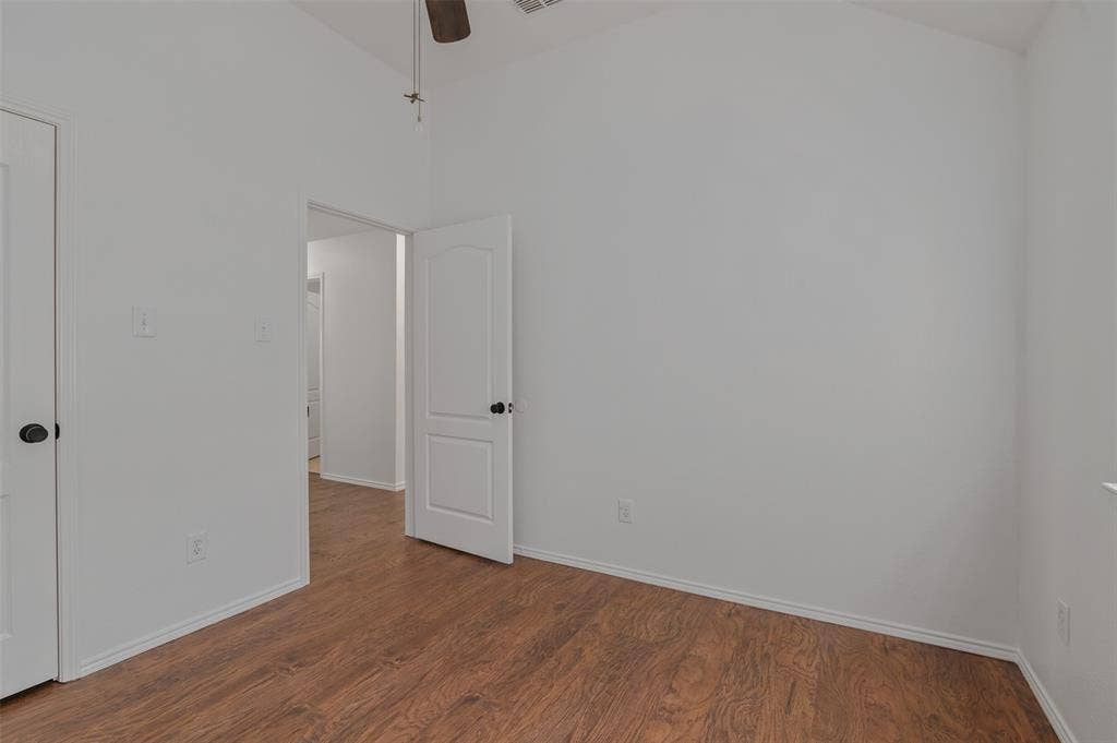2809 Hollow Ridge Drive, Denton, TX 76210 Secondary bedroom 1 with bathroom next to it.