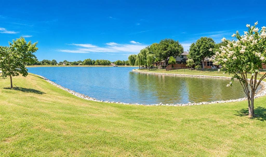 2809 Hollow Ridge Drive, Denton, TX 76210 Community pond