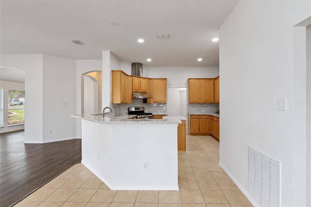 2809 Hollow Ridge Drive, Denton, TX 76210 2809 Hollow Ridge Drive, Denton, TX 76210
