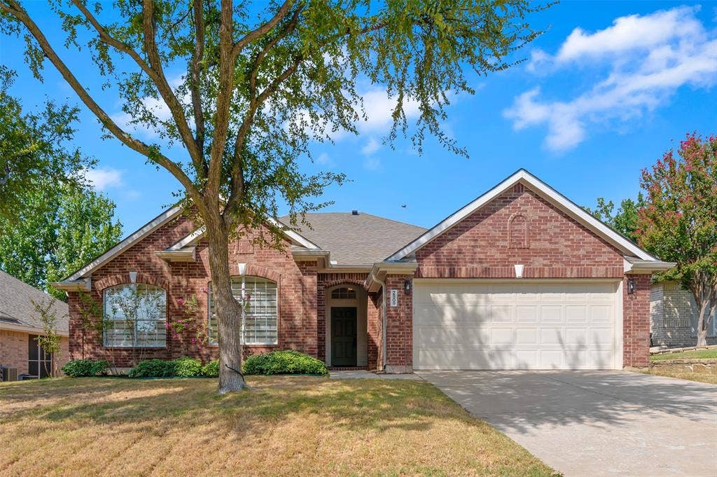 2809 Hollow Ridge Drive, Denton, TX 76210 Welcome Home to 2809 Hollow Ridge