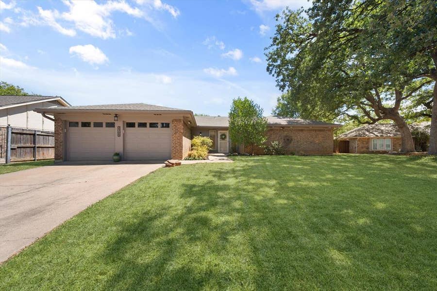 Property photo for 2709 Burnwood Court, Arlington, TX