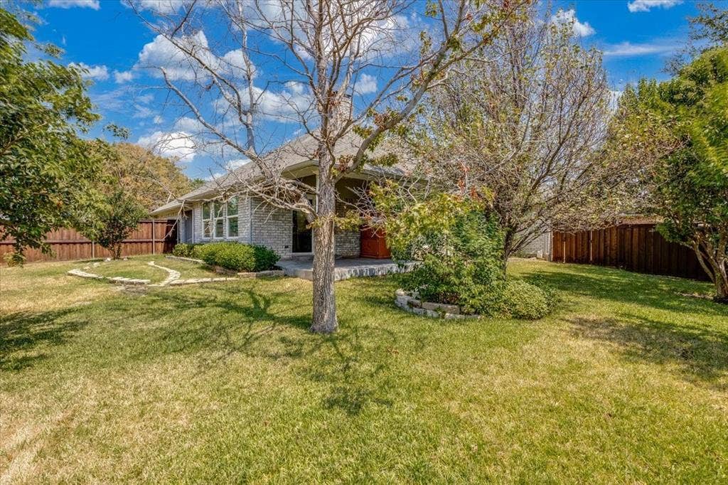 2100 Antibes Drive, Carrollton, TX 75006 2100 Antibes Drive, Carrollton, TX 75006