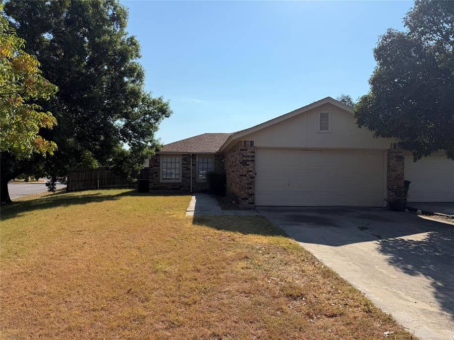 Property photo for 7551 Boxwood Court, Fort Worth, TX