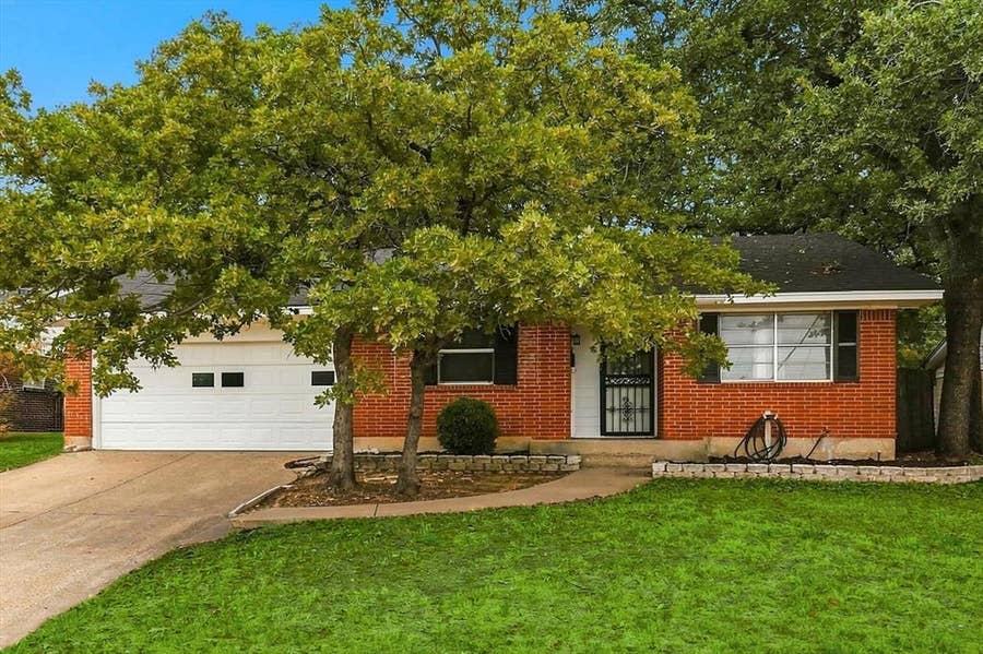 Property photo for 1813 Barron Lane, Fort Worth, TX