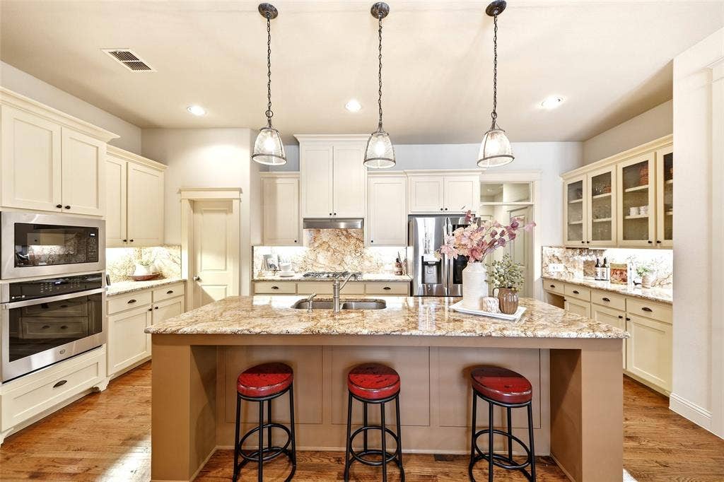 7205 Darrow Drive, McKinney, TX 75071 7205 Darrow Drive, McKinney, TX 75071